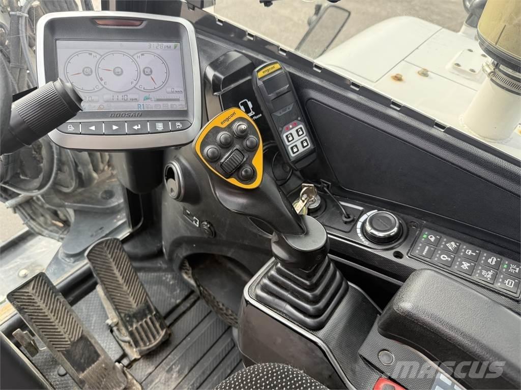 Bobcat E57W Gumikerekes kotrók