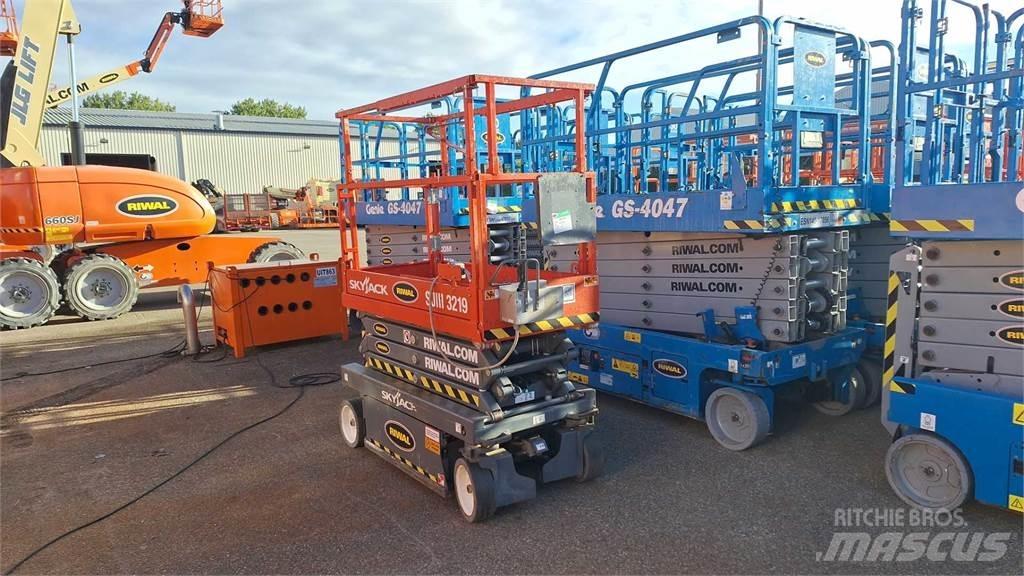SkyJack SJIII3219 Ollós emelők