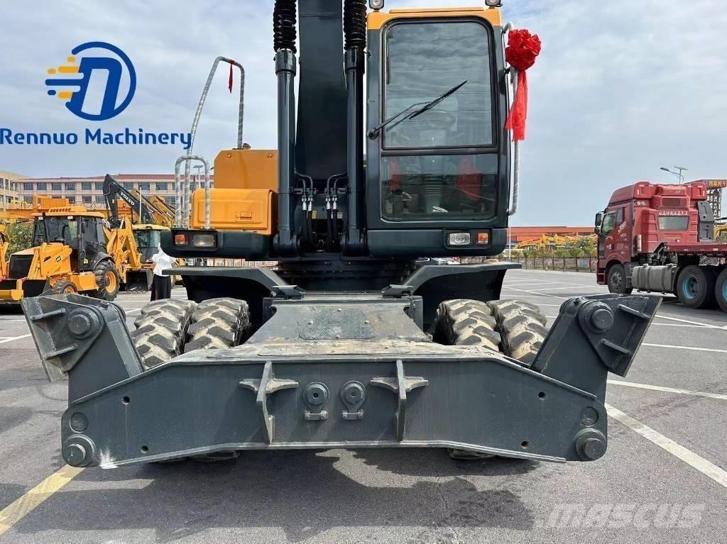 Hyundai 210W-9 Gumikerekes kotrók