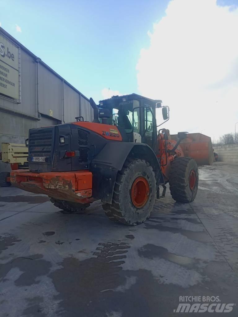 Hitachi ZW 220-6 Gumikerekes kotrók