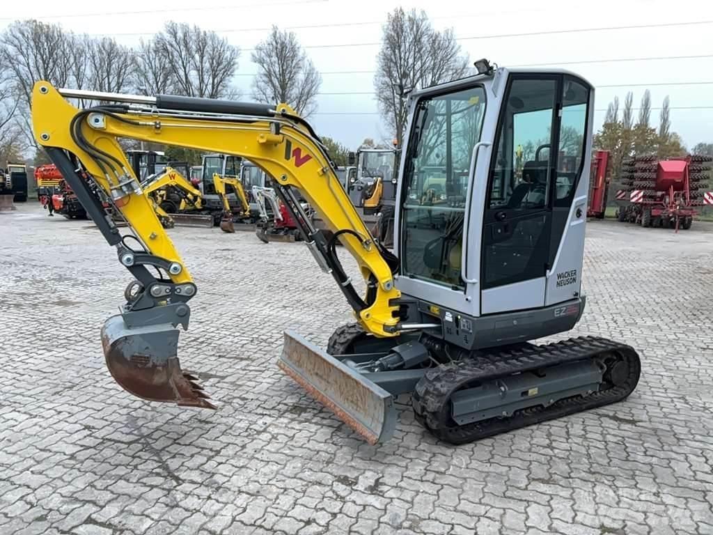 Wacker Neuson EZ26 Mini kotrók < 7t
