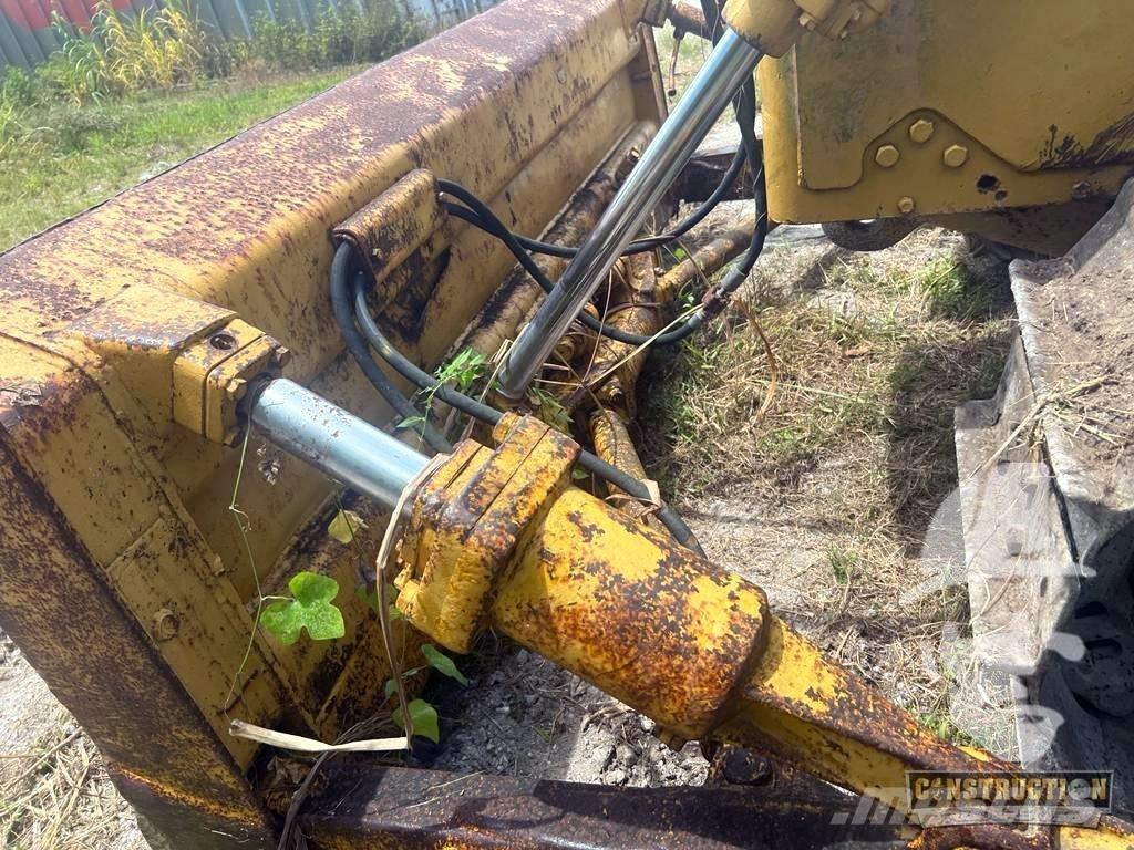 CAT D 6 C lánctalpas dózerek
