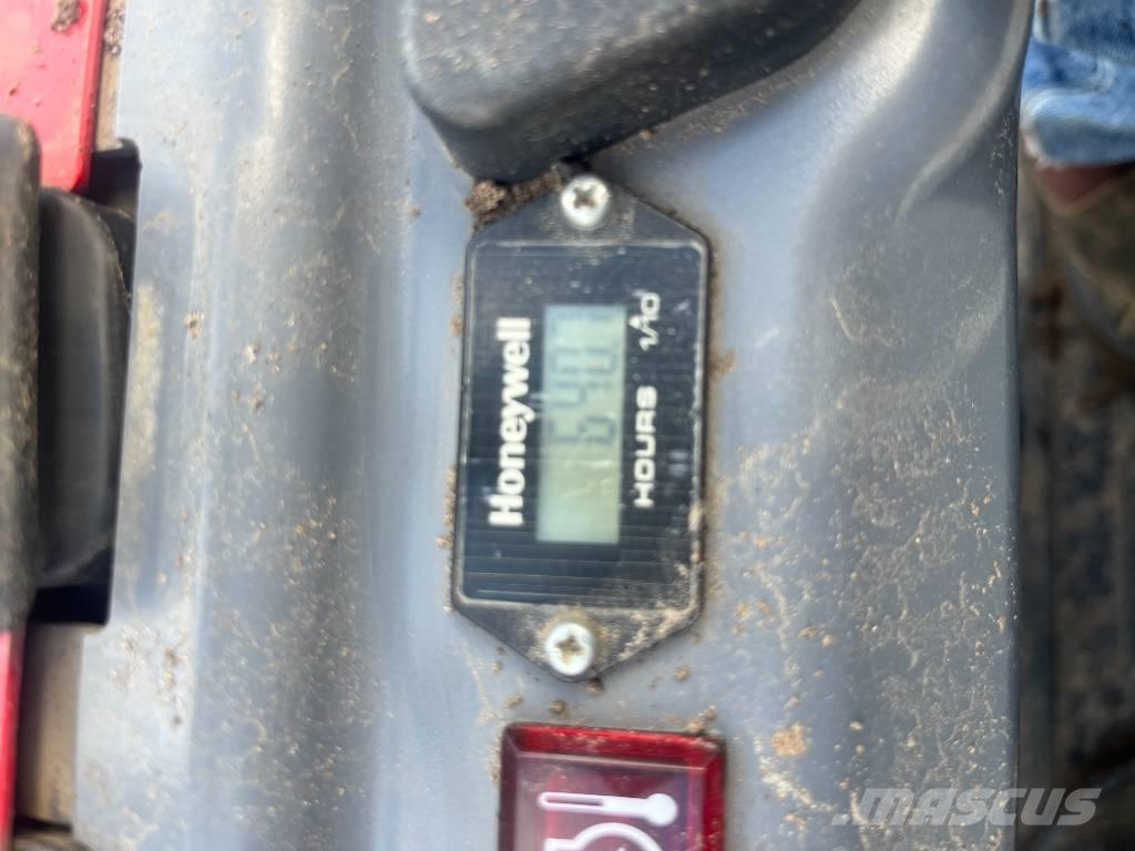 Takeuchi TB 210 R Mini kotrók < 7t