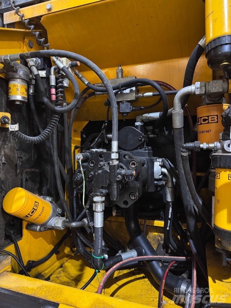 JCB JS 160 W Gumikerekes kotrók