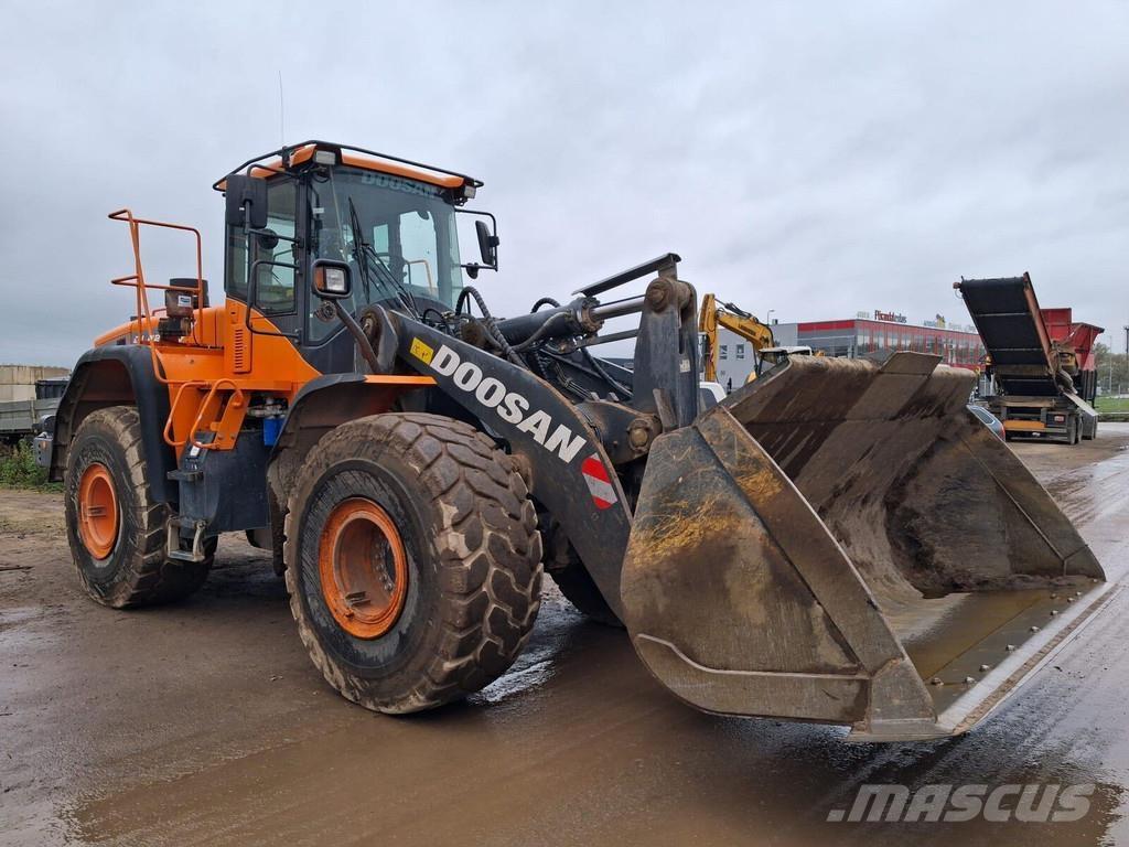Doosan DL420 Gumikerekes homlokrakodók
