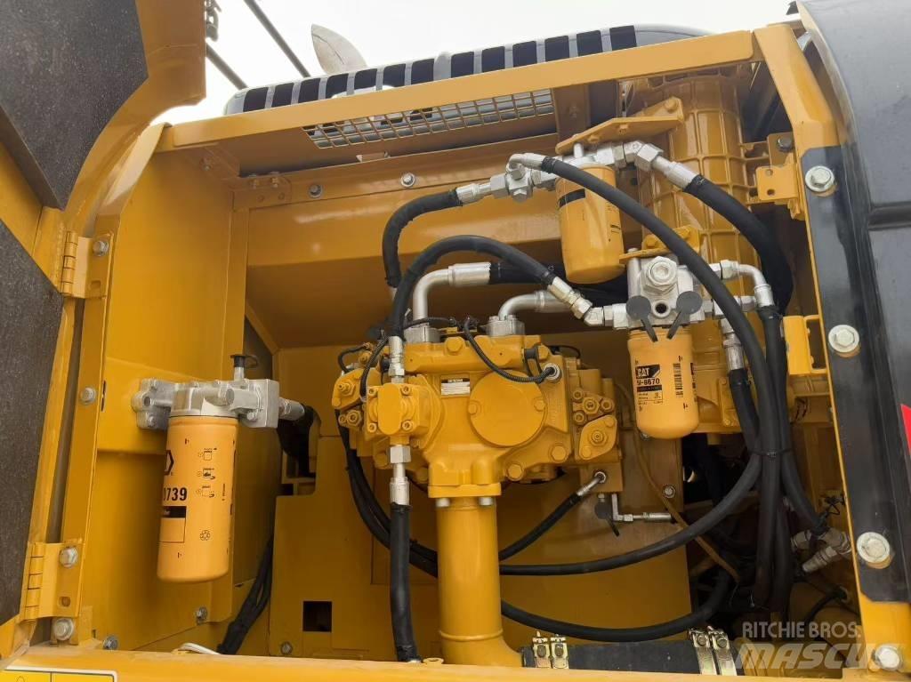 CAT 330 D L Lánctalpas kotrók