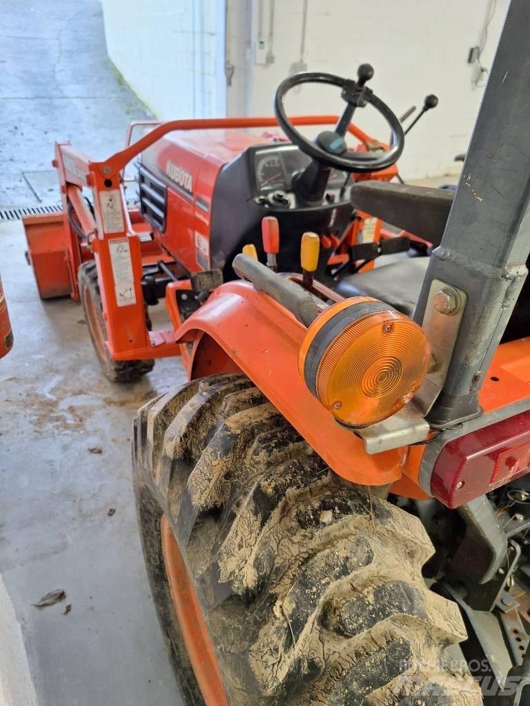 Kubota B 2710 Traktorok