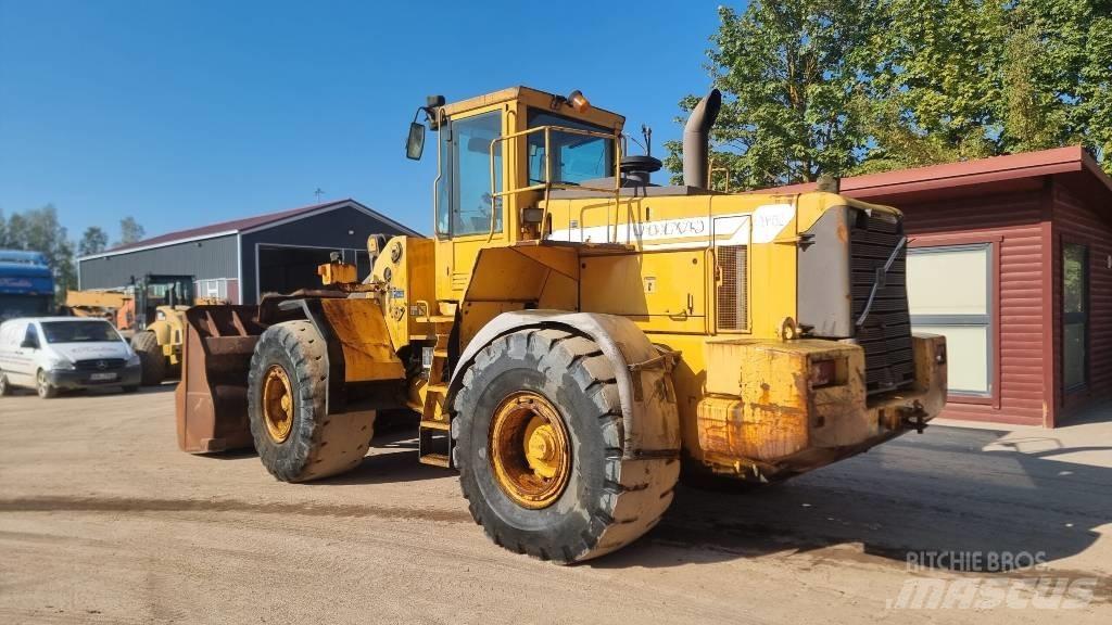 Volvo 180 D Gumikerekes homlokrakodók
