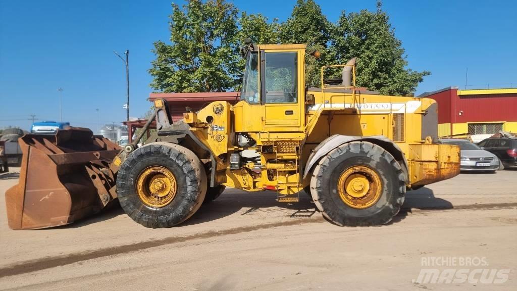 Volvo 180 D Gumikerekes homlokrakodók