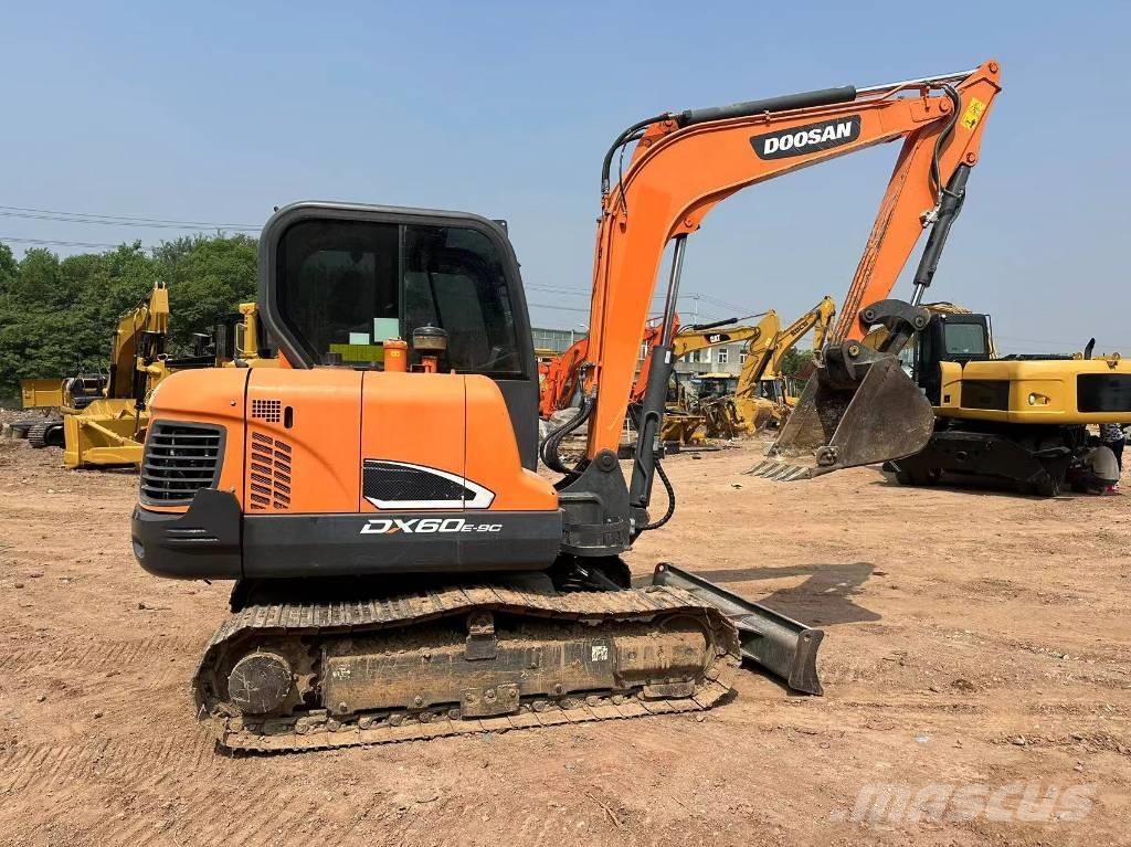 Doosan DX 60 Lánctalpas kotrók