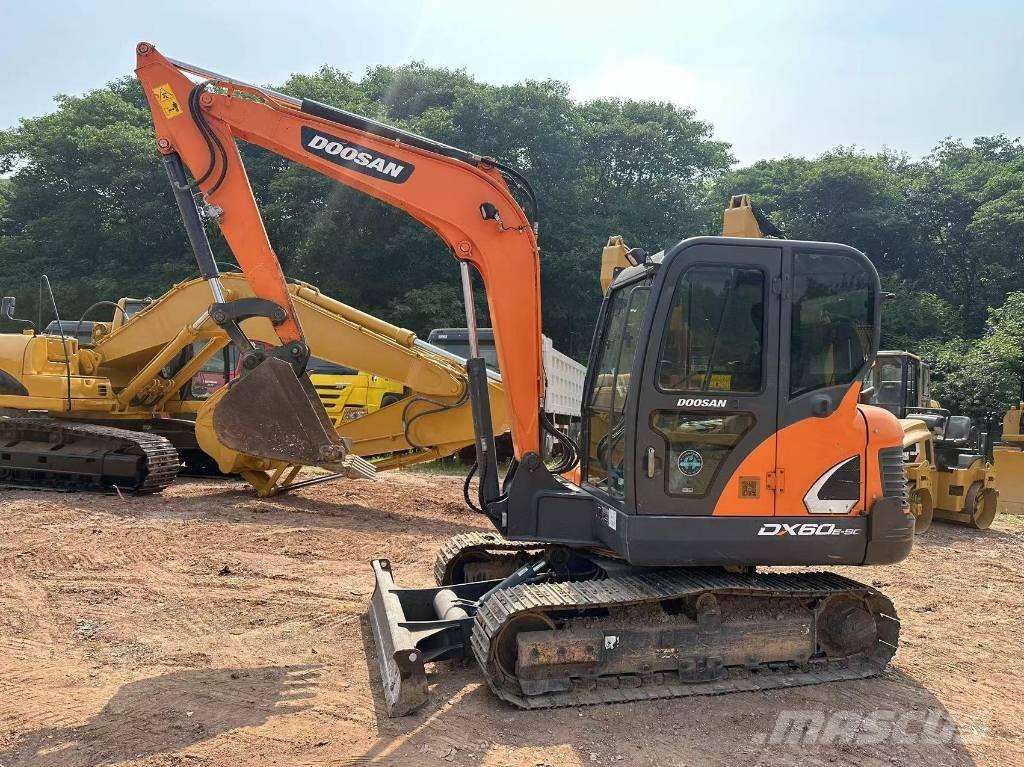 Doosan DX 60 Lánctalpas kotrók