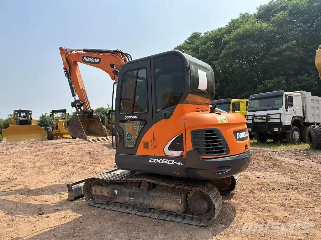 Doosan DX 60 Lánctalpas kotrók
