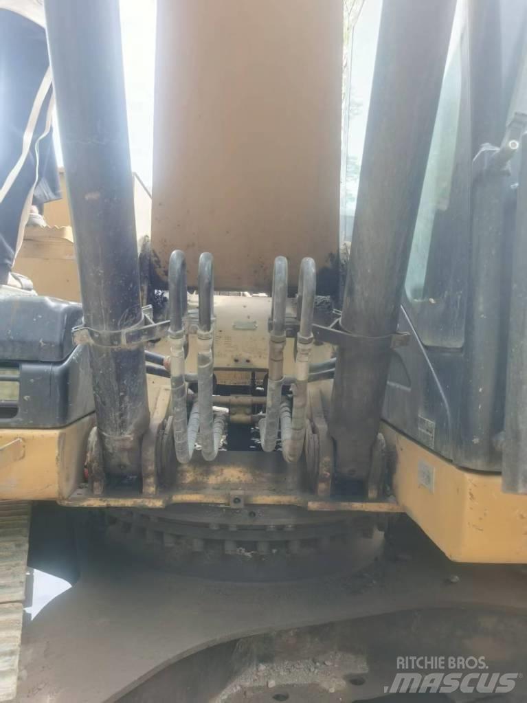 CAT 320d2 Lánctalpas kotrók