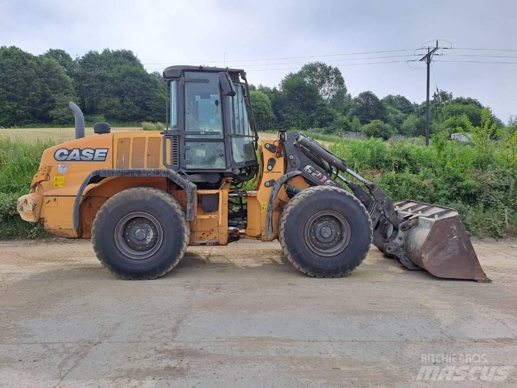 CASE 621 F XT Gumikerekes homlokrakodók