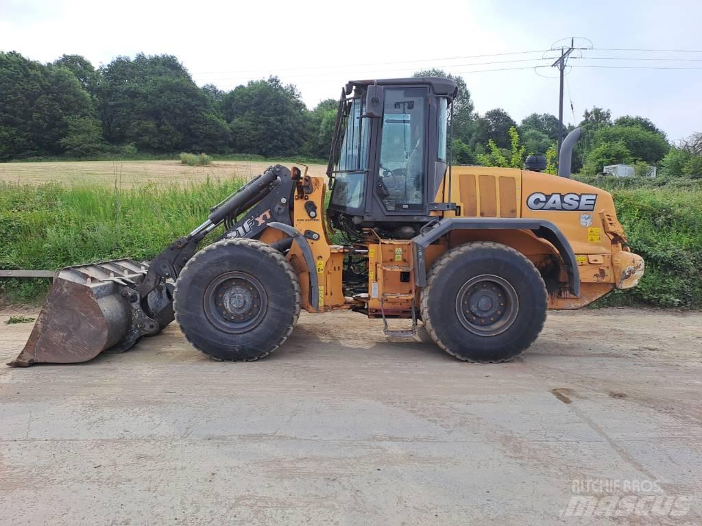 CASE 621 F XT Gumikerekes homlokrakodók