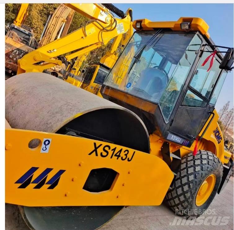 XCMG XS 142 J Ikerdobos hengerek