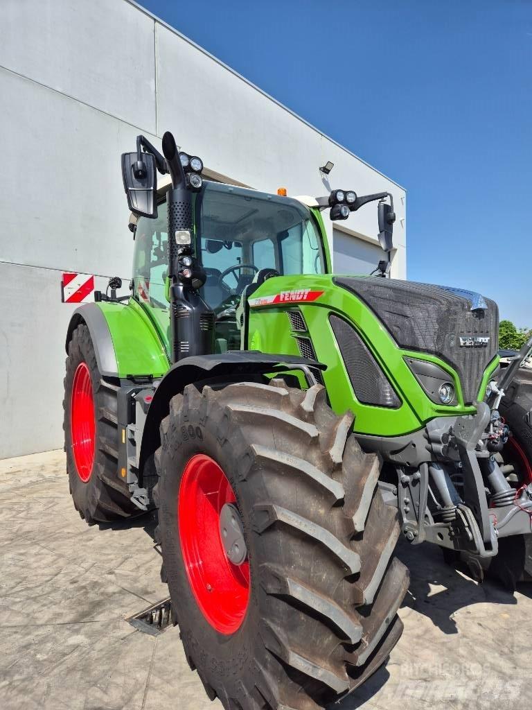Fendt 718 Vario Traktorok