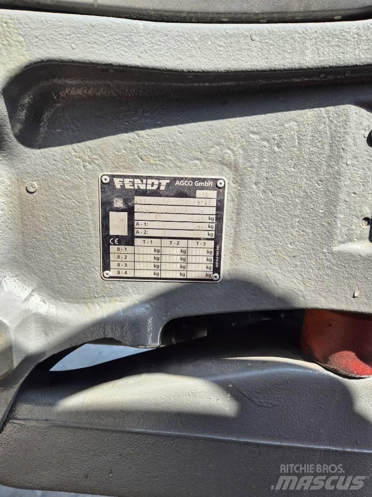 Fendt 718 Vario Traktorok