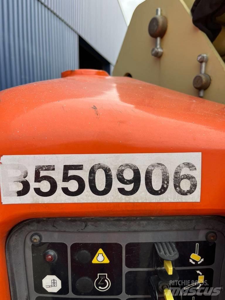 JLG E 450 AJ Karos emelők