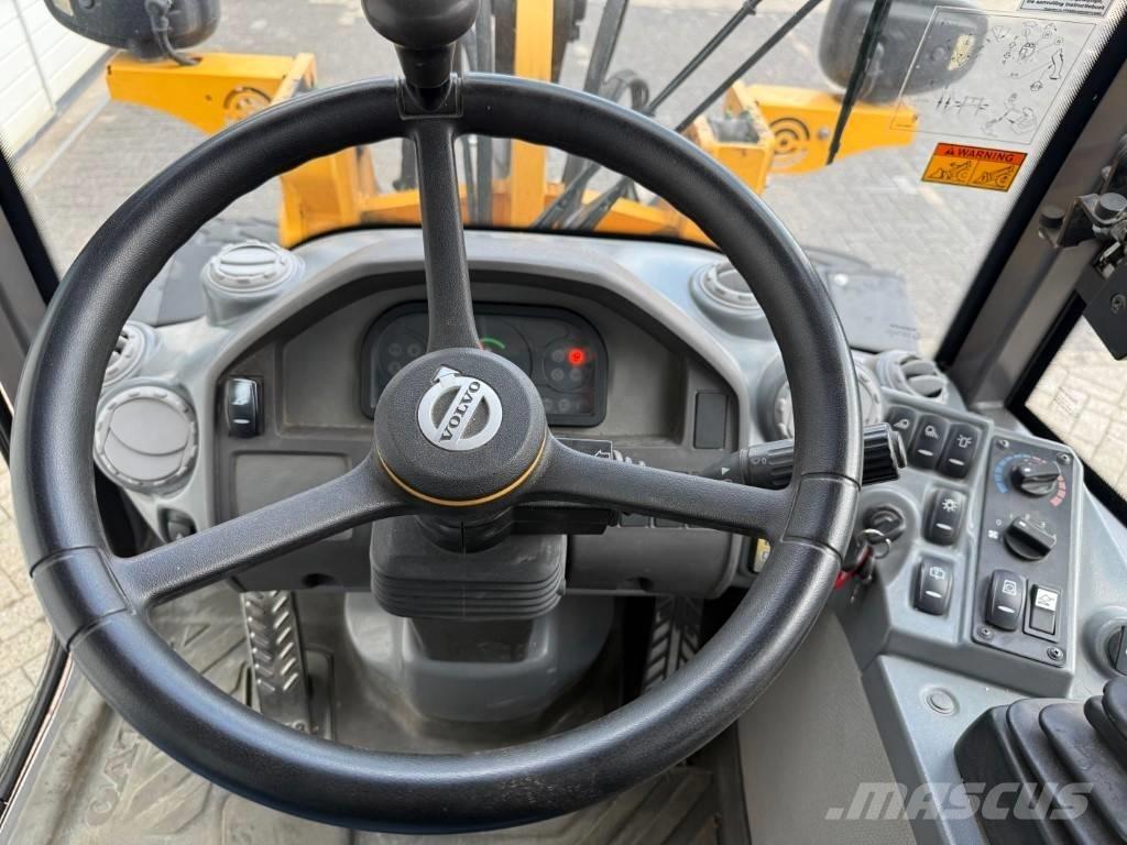 Volvo L 25 F Gumikerekes homlokrakodók