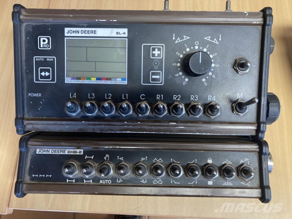 John Deere 732 Vontatott trágyaszórók