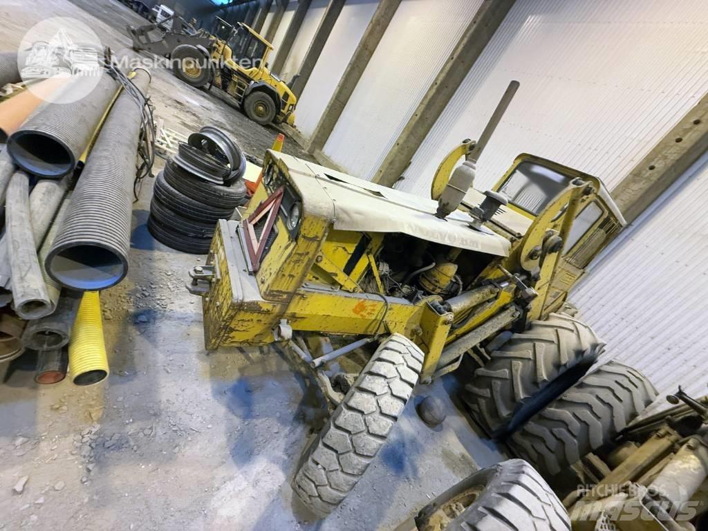 Volvo BM 218 Gumikerekes homlokrakodók