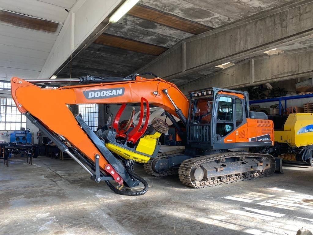 Doosan DX 235 NLC-5 Lánctalpas kotrók