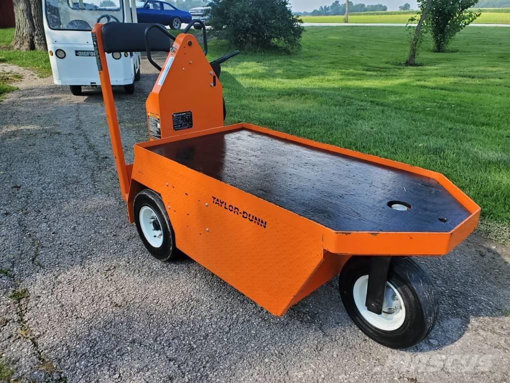 Taylor-Dunn SC100 Vontatótargonca