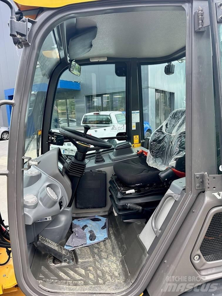 Volvo L 25 Electric Gumikerekes homlokrakodók