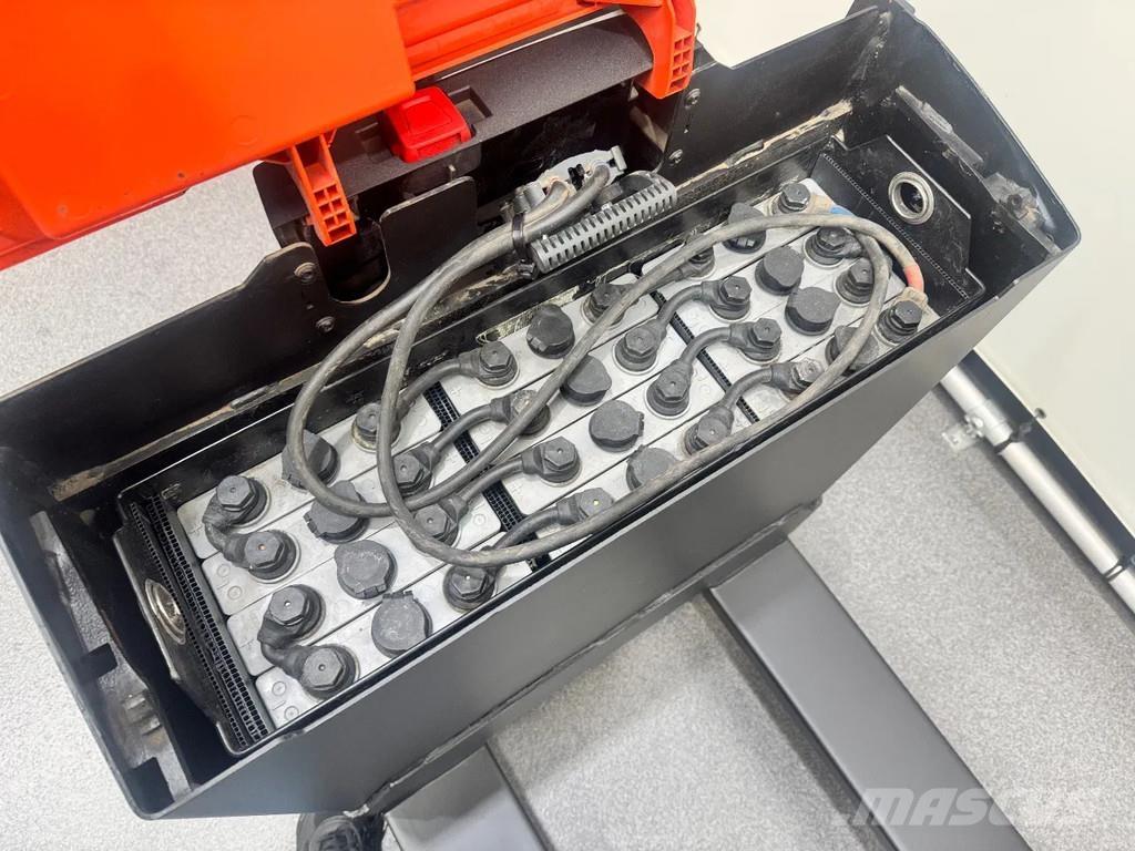 BT LWE 160 Alacsony emelőkocsi