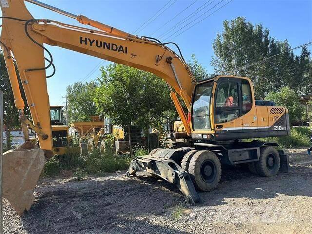 Hyundai 210W Gumikerekes kotrók