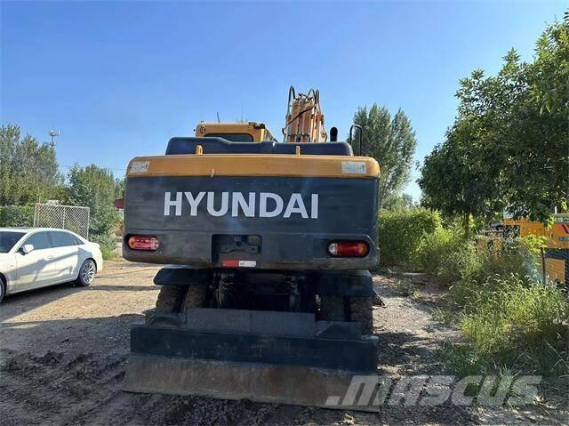 Hyundai 210W Gumikerekes kotrók