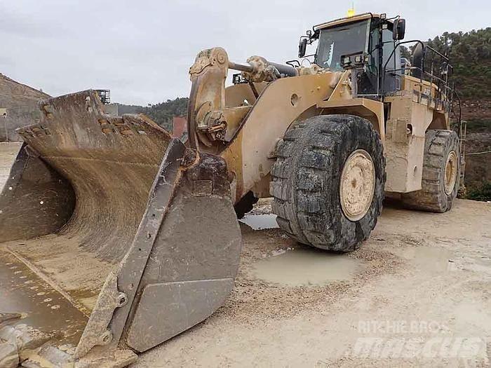 CAT 988K Gumikerekes homlokrakodók