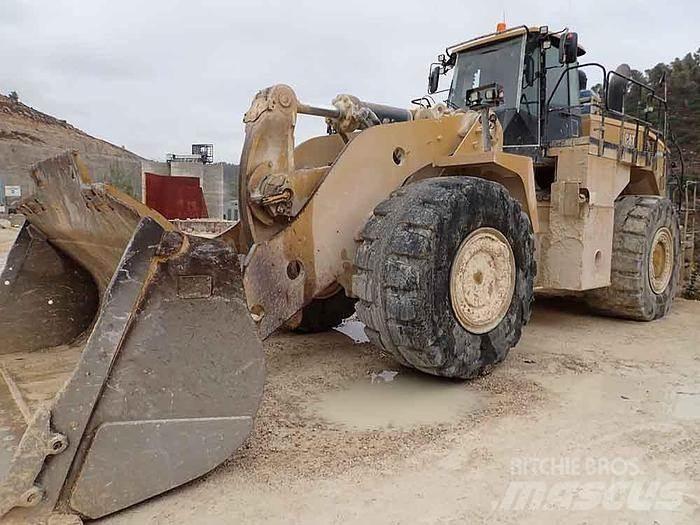 CAT 988K Gumikerekes homlokrakodók