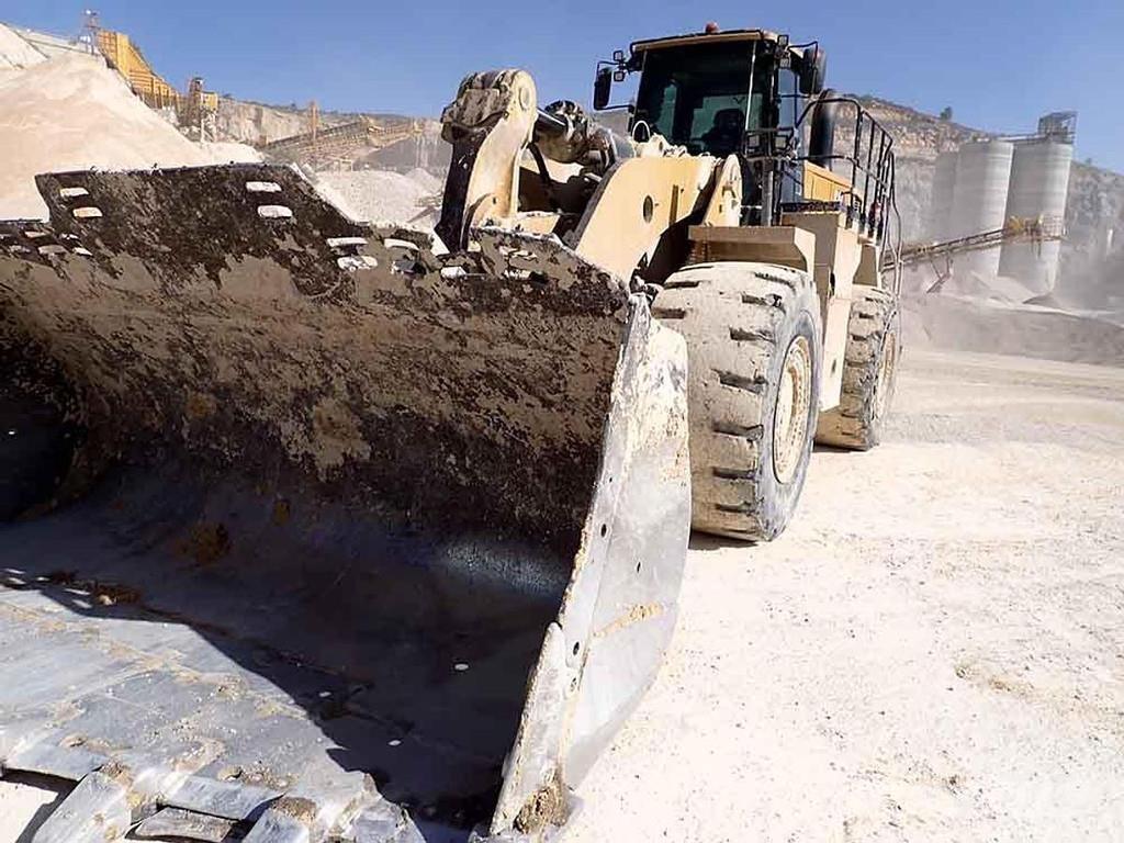 CAT 988K Gumikerekes homlokrakodók