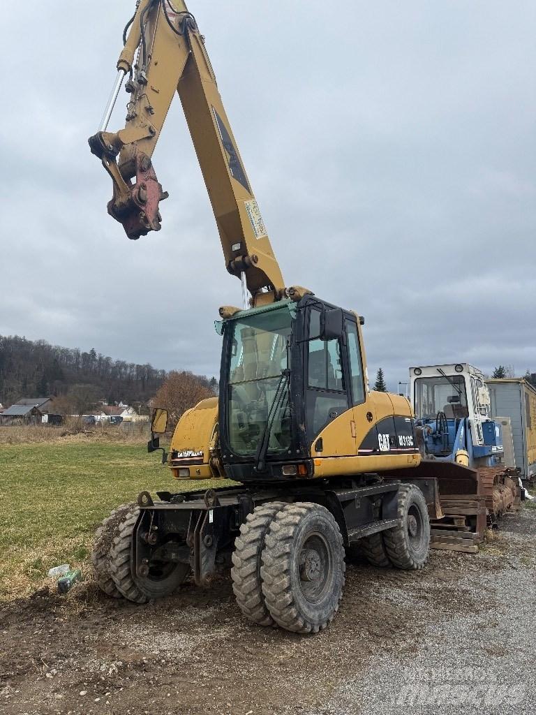 CAT M 313 C Gumikerekes kotrók