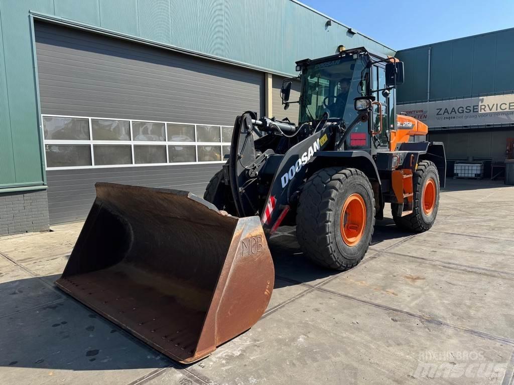 Doosan DL250-7 Gumikerekes homlokrakodók