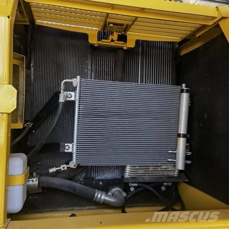 Komatsu PC200-8 Lánctalpas kotrók