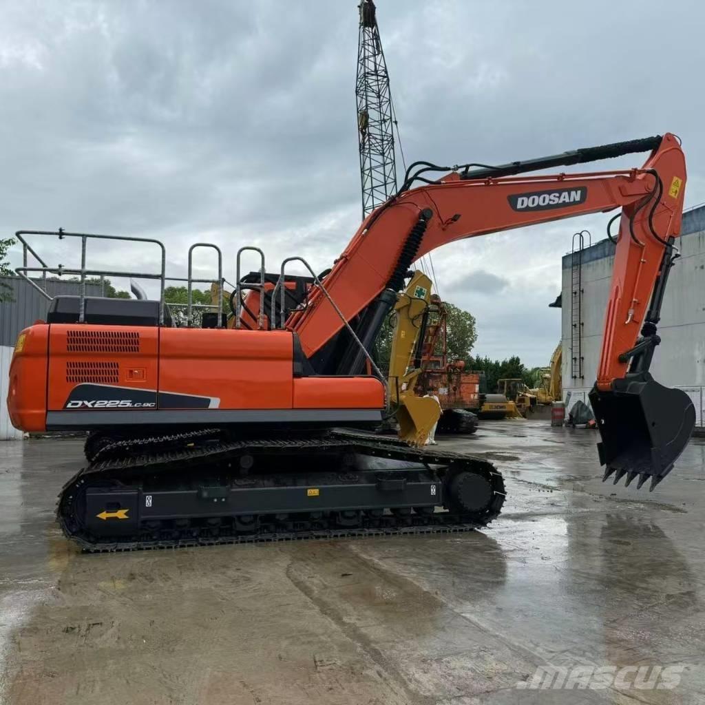 Doosan DX 225 LC Lánctalpas kotrók