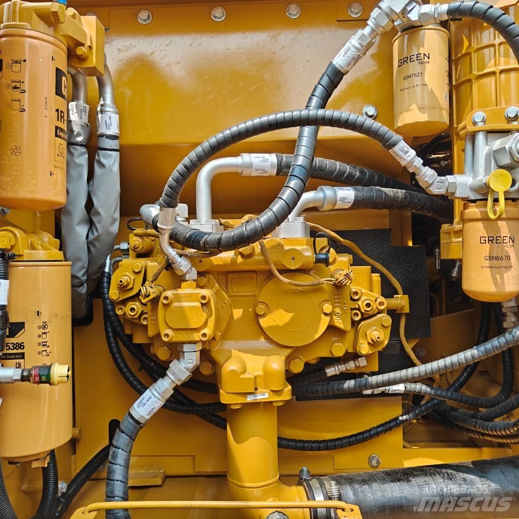 CAT 320D2L Lánctalpas kotrók