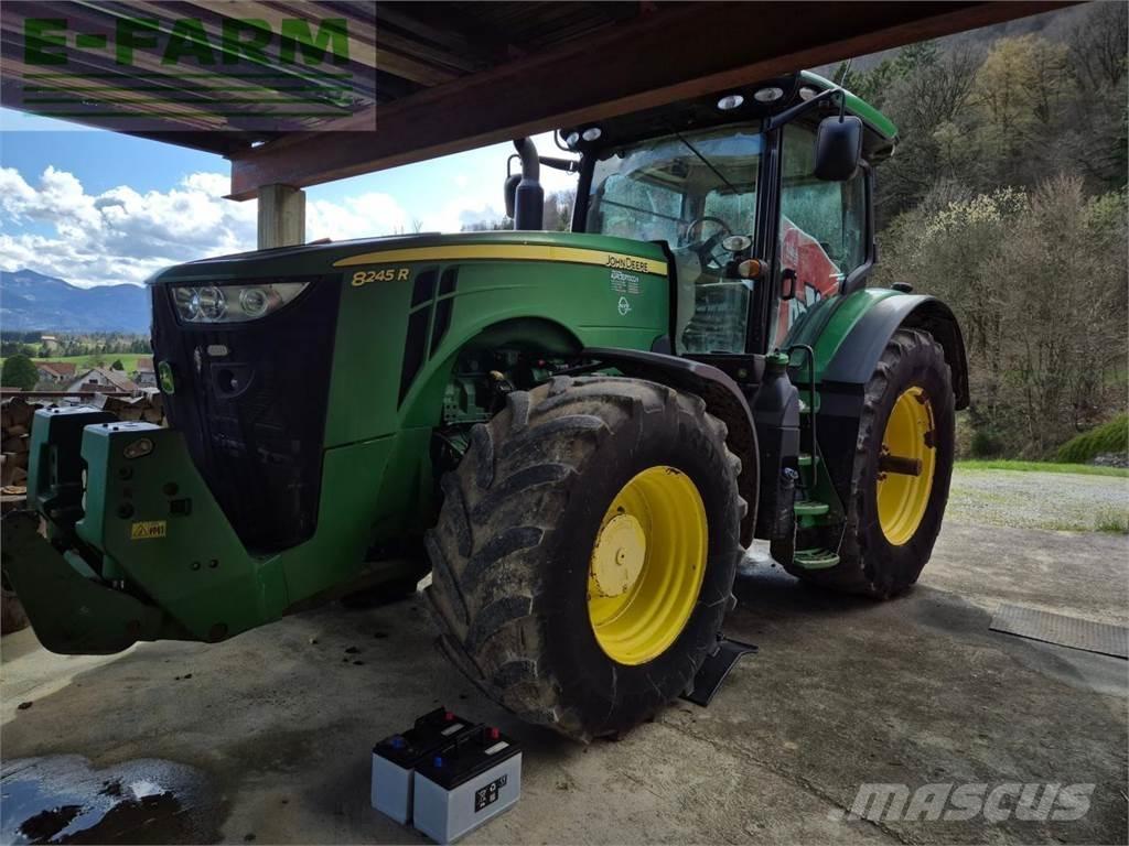John Deere 8245 R Traktorok