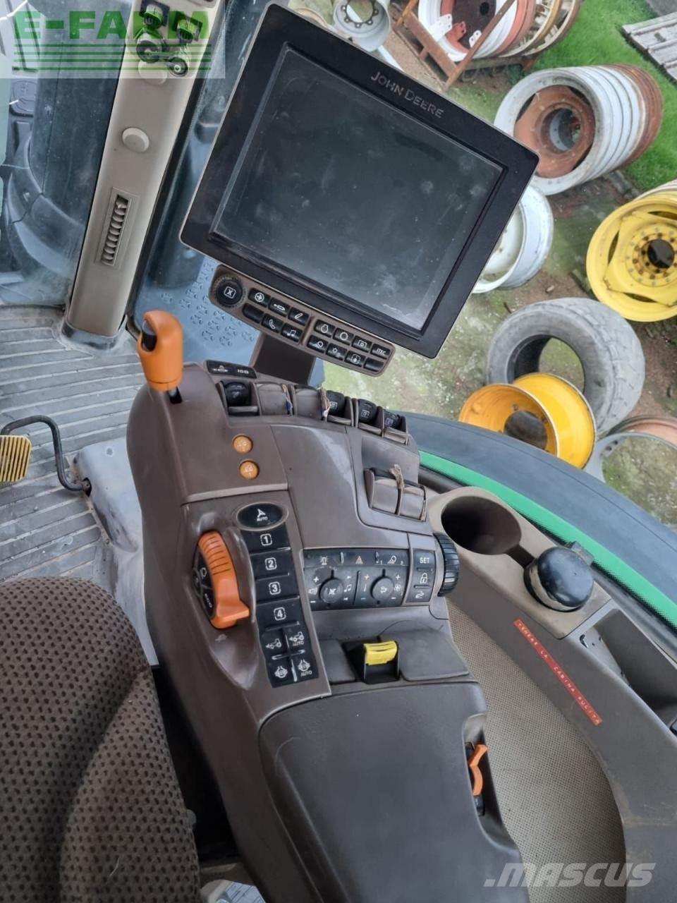 John Deere 8245 R Traktorok