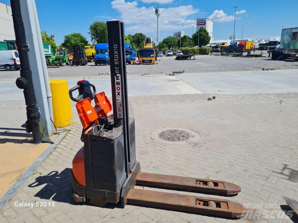 Toyota SWE080L Gyalogkíséretű targonca