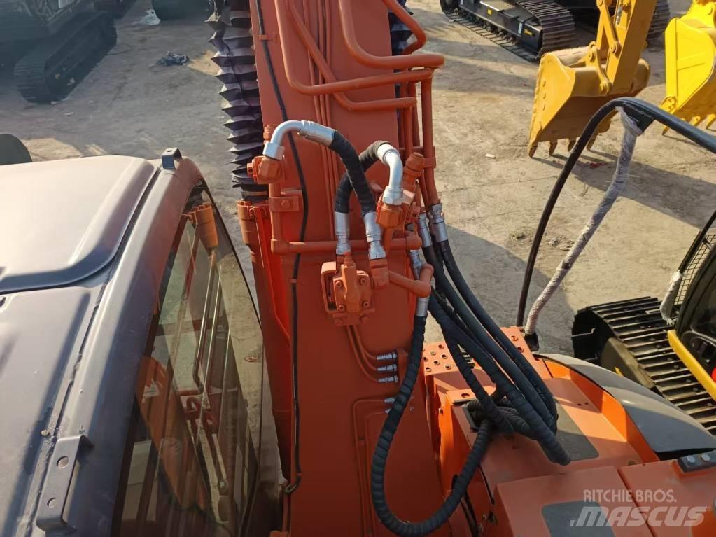 Hitachi ZX135 Lánctalpas kotrók
