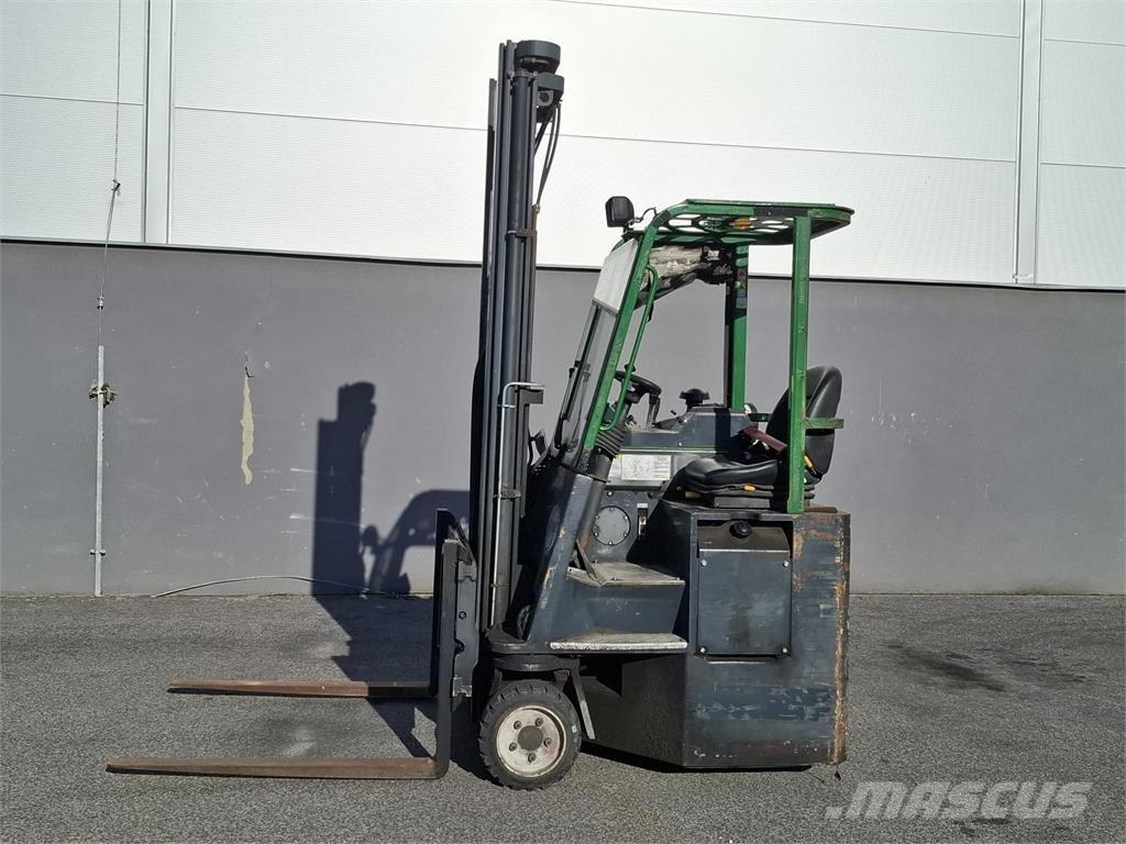 Combilift C3000CB Tolóoszlopos négyutas targonca