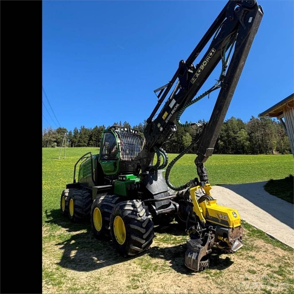 John Deere 1270 G Betakarítók