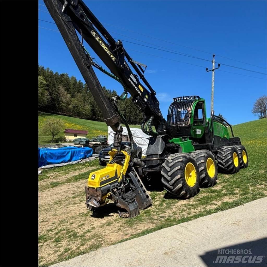 John Deere 1270 G Betakarítók