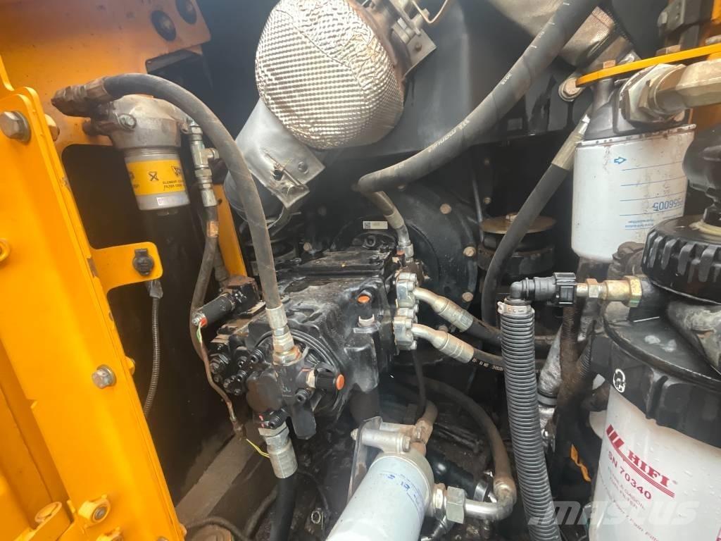 JCB JS 130 LC Lánctalpas kotrók