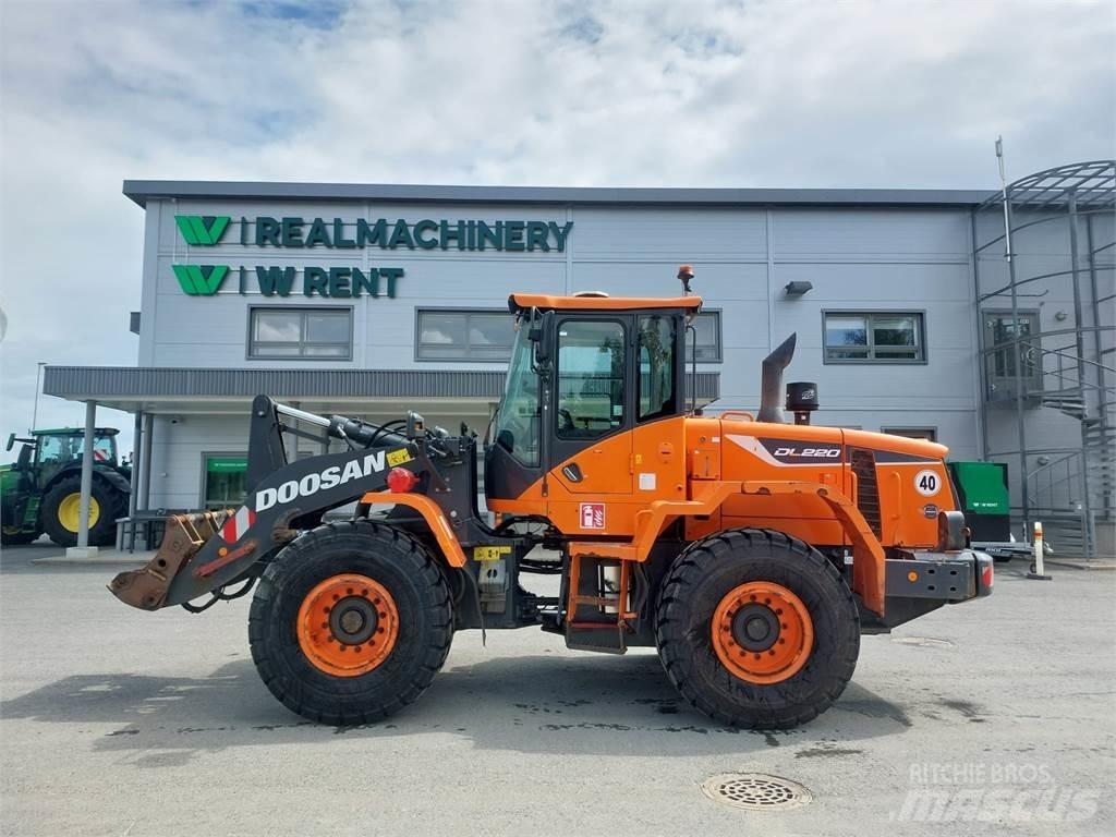 Doosan DL220-5 Gumikerekes homlokrakodók