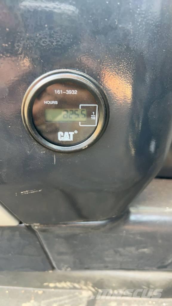 CAT 325 D Lánctalpas kotrók